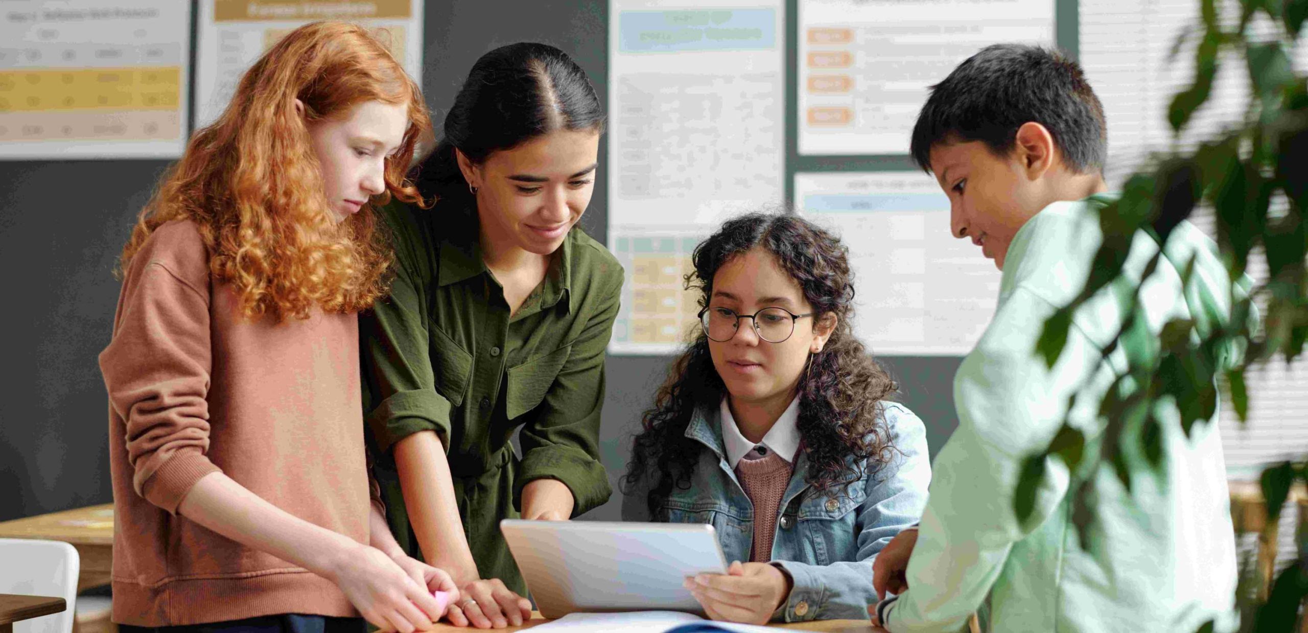 Collaborative Teaching: Merging Human Insight with Artificial Intelligence